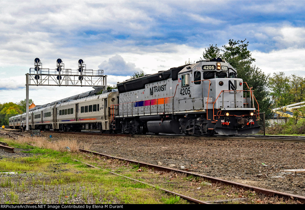 NHT 4205 ON TRAIN 1117